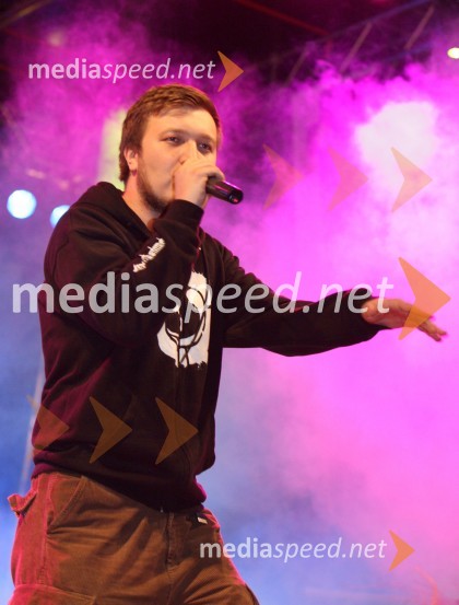 Raper Edo Maajka 
(žrebanje štartnih številk za Veleslalom)42. Zlata lisica