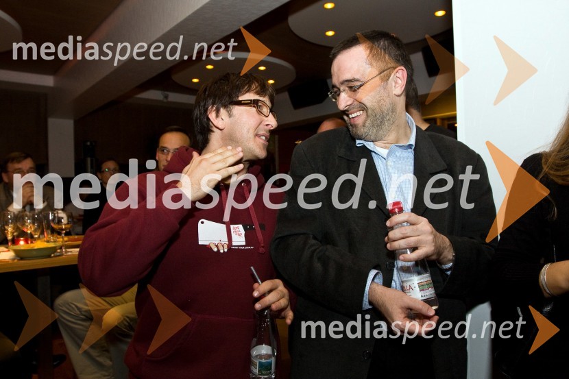 Aljoša Rebolj, fotograf in Iztok Sila, Telekom Slovenije in marketinški direktor leta 2008Predstavitev strokovno-znanstvene revije Akademija MM in zabava Društva za marketing Slovenije