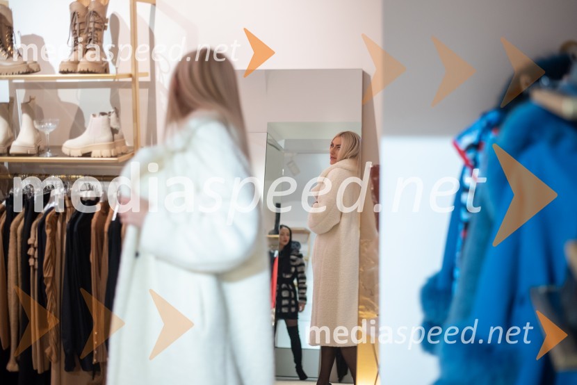  Tajda Lah, manekenkaVražja dama Gordana predstavila svojo kolekcijo Mistique