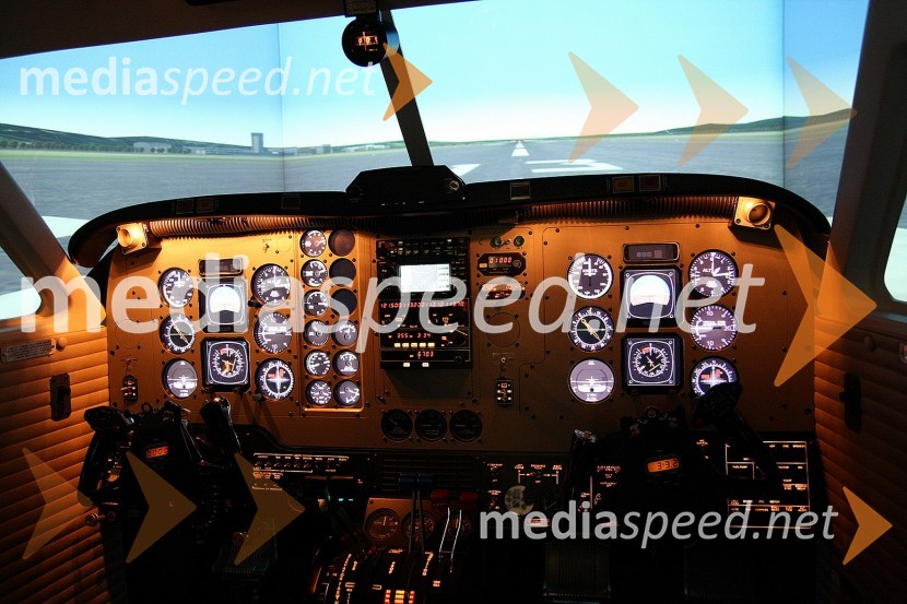 Simulator letenjaSimulator letenja, Letališče Jožeta Pučnika Ljubljana