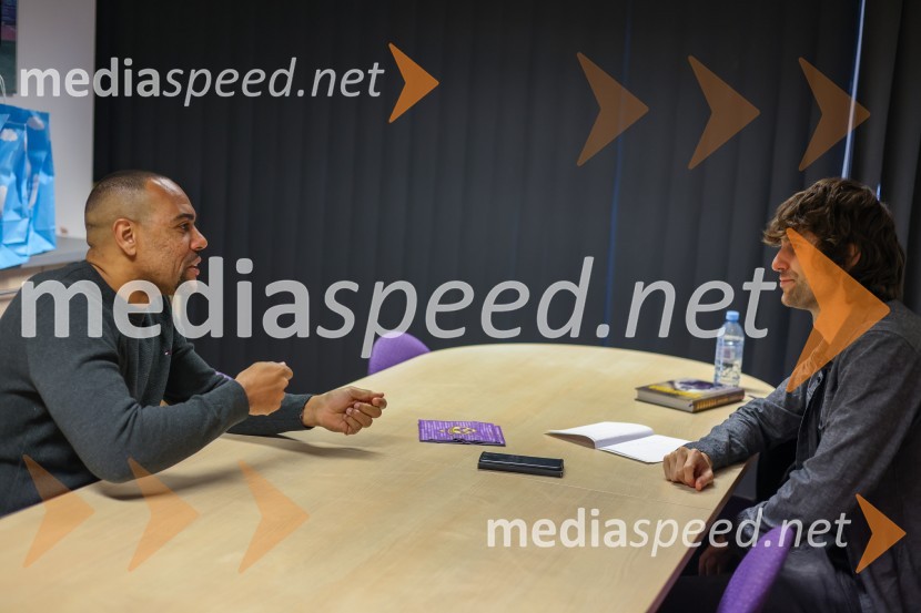  Marcos  Tavares, nogometaš, NK Maribor;  Lucijan Zalokar, novinar, DeloMarcos Tavares, kapetan NK Maribor ob izidu knjige Legenda