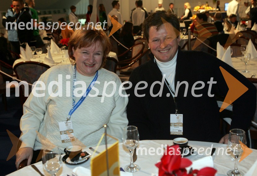 Gregor Pivec, direktor Splošne bolnišnice Maribor s soprogo Mileno
(odpovedan veleslalom)42. Zlata lisica