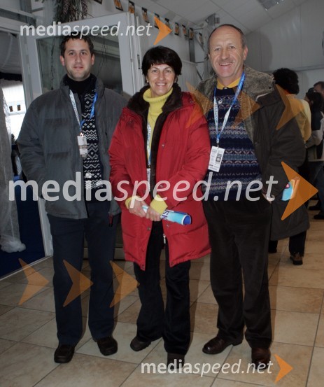 Branko Pavlin, predsednik uprave časopisne hiše Dnevnik, soproga Mojca in sin Miha
(odpovedan veleslalom)42. Zlata lisica