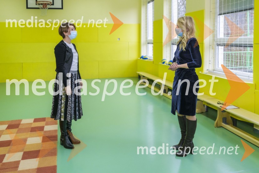  ... ;  Alenka Novak, direktorica OE Celje Zavarovalnice TriglavZavarovalnica Triglav donirala sredstva osnovni šoli v Rogaški Slatini