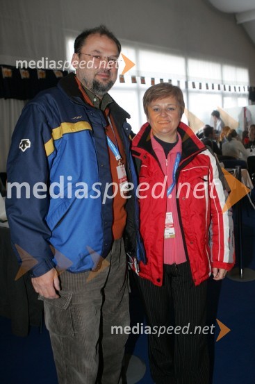 Jelko Kacin, evroposlanec in predsednik LDS z ženo Andrejo
(odpovedan veleslalom)42. Zlata lisica