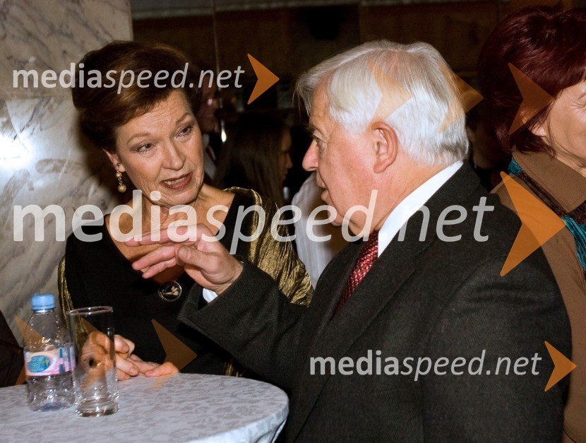 Elza Budau, pevka in Milan Kučan, nekdanji predsednik Republike SlovenijeTrend 2008, podelitev nagrad za modno in vizualno ustvarjalnost