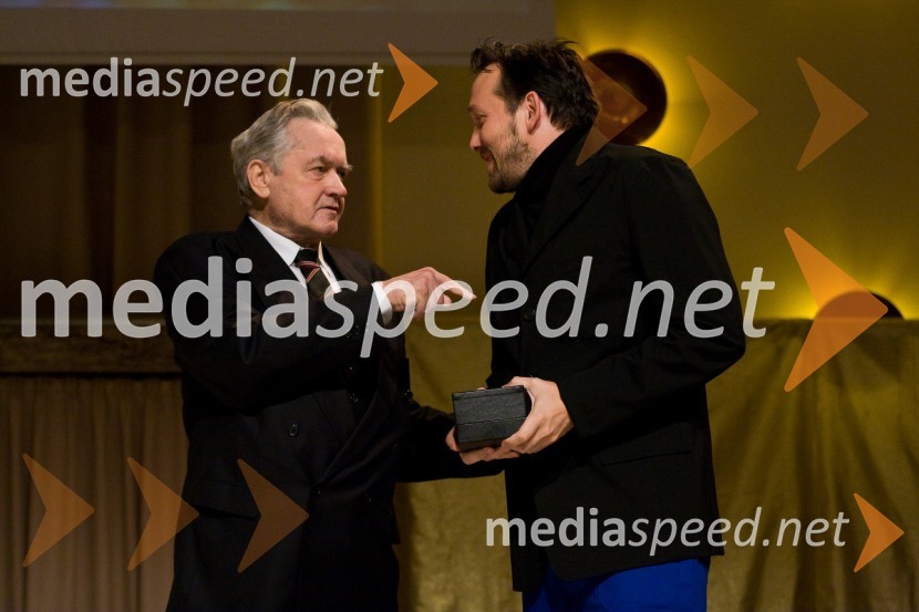 Jože Hudeček, novinar in Matej Andraž Vogrinčič, dobitnik nagrade Trend 2008 za posebne dosežke na področju vizualne ustvarjalnostiTrend 2008, podelitev nagrad za modno in vizualno ustvarjalnost