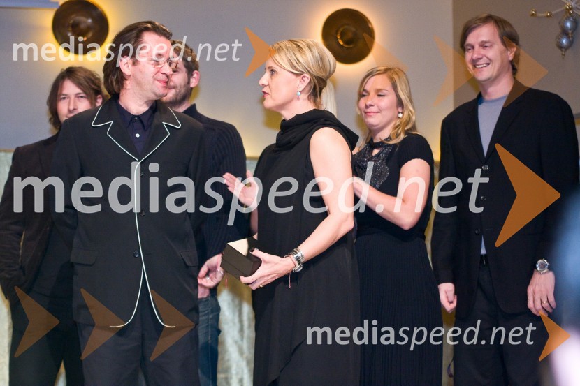 Boris Balant in Lena Pislak Balant z ostalimi člani oblikovalskega studia Luks, dobitnika nagrade Trend 2008 za vizualno ustvarjalnostTrend 2008, podelitev nagrad za modno in vizualno ustvarjalnost