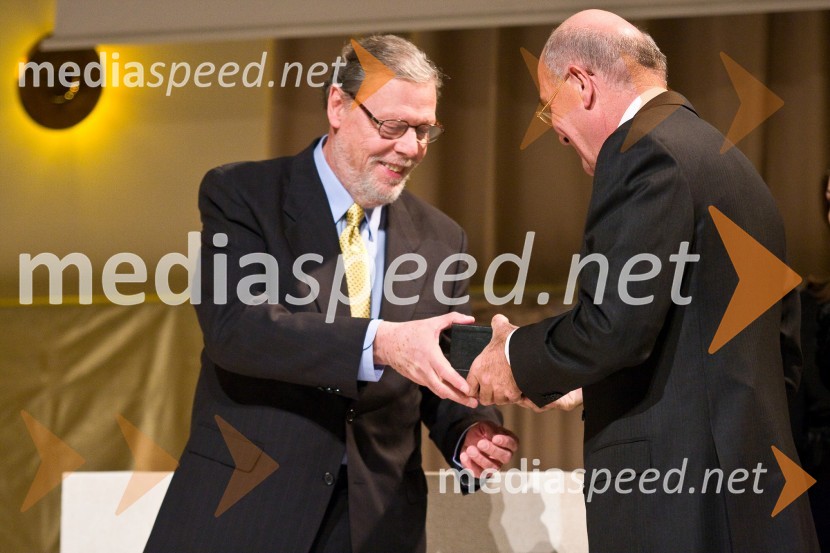 Edvard Zajec, pionir računalniške umetnosti in dobitnik nagrade Trend 2008 za življenjsko delo in Yousif B. Ghafari, ameriški veleposlanikTrend 2008, podelitev nagrad za modno in vizualno ustvarjalnost