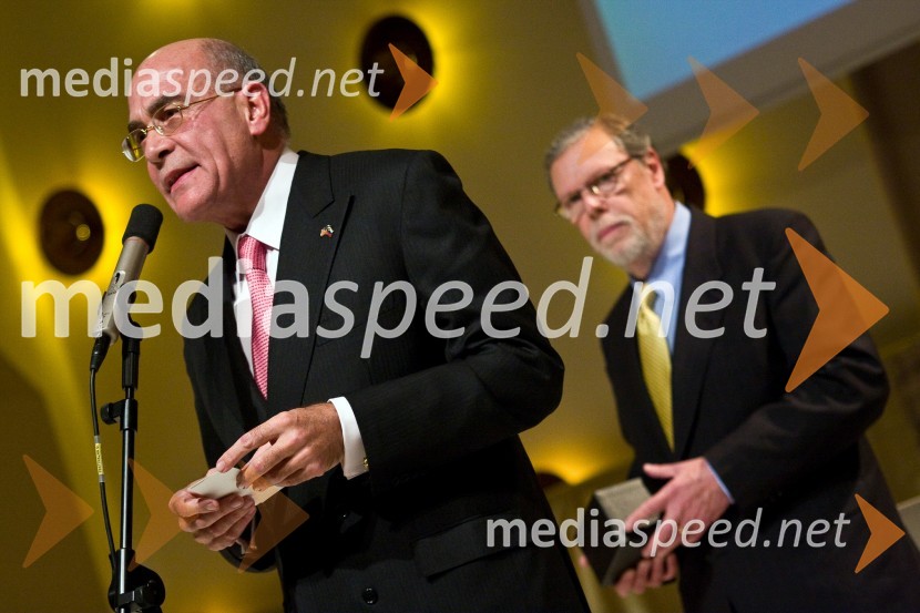 Yousif B. Ghafari, ameriški veleposlanik in Edvard Zajec, pionir računalniške umetnosti in dobitnik nagrade Trend 2008 za življenjsko deloTrend 2008, podelitev nagrad za modno in vizualno ustvarjalnost