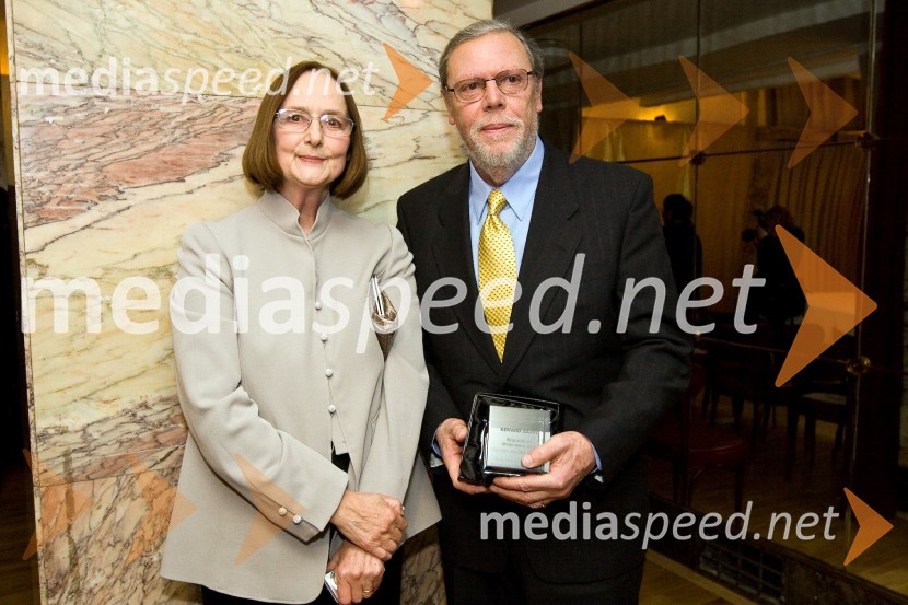 Edvard Zajec, pionir računalniške umetnosti in dobitnik nagrade Trend 2008 za življenjsko delo s soprogoTrend 2008, podelitev nagrad za modno in vizualno ustvarjalnost