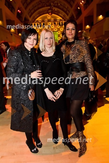 Jožica Brodarič, vodja projekta Trend, ... in Nataša Dobelšek, novinarka in manekenkaTrend 2008, podelitev nagrad za modno in vizualno ustvarjalnost