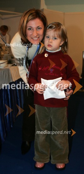 Manja Skernišak, članica uprave Nove KBM in članica nadzornega sveta Zavarovalnice Maribor s hčerko Tino
(odpovedan veleslalom)42. Zlata lisica