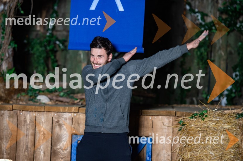  Tilen  Brglez, zmagovalec resničnostnega šova Kmetija 2021Zmagovalec Kmetije 2021 je postal Tilen Brglez