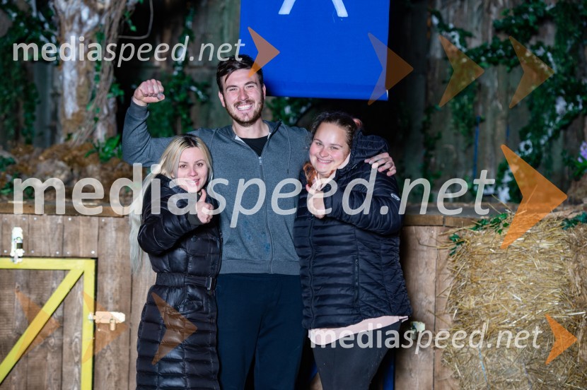  Nina Radi;  Tilen  Brglez, zmagovalec resničnostnega šova Kmetija 2021;  Karin LipovnikZmagovalec Kmetije 2021 je postal Tilen Brglez