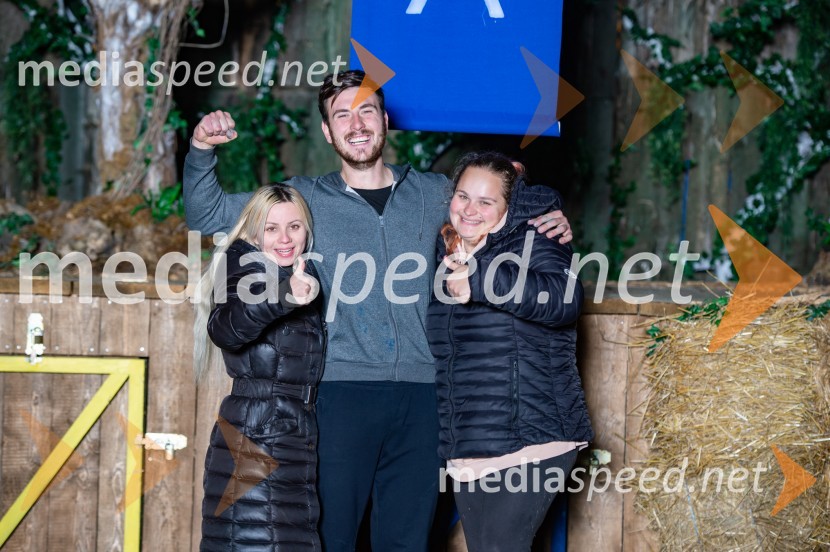  Nina Radi;  Tilen  Brglez, zmagovalec resničnostnega šova Kmetija 2021;  Karin LipovnikZmagovalec Kmetije 2021 je postal Tilen Brglez