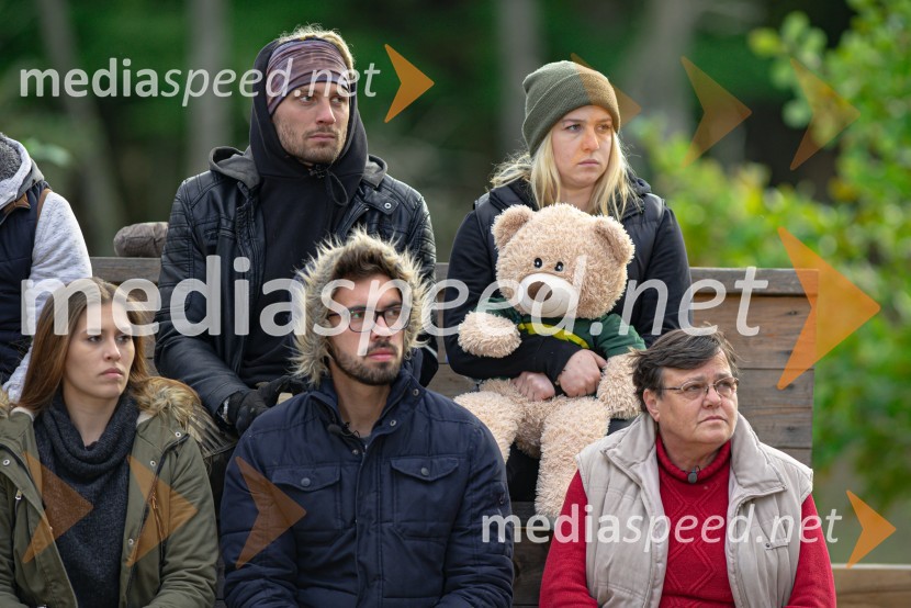  Tjaša Vrečič;  Gino Tadej Podgornik , tekmovalec šova Kmetija 2021;  ... ;  Romana Lavrič, tekmovalka šova Kmetija 2021;  Majda CandirZmagovalec Kmetije 2021 je postal Tilen Brglez