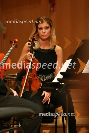 Alenka Semeja, violinistkaDobrodelni koncert Društva poslovnih žensk FAM za film o Almi Karlin