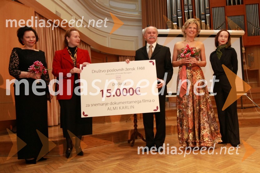 Barbara Miklič Türk, soproga predsednika RS, dr. Marta Frelih, scenaristka in režiserka, Rado Likon, producent, Aleša Kandus, predsednica uprave podjetja Medex in predsednica Društva poslovnih žensk FAM in Veronika Drolc, igralka v filmu o Almi KarlinDobrodelni koncert Društva poslovnih žensk FAM za film o Almi Karlin