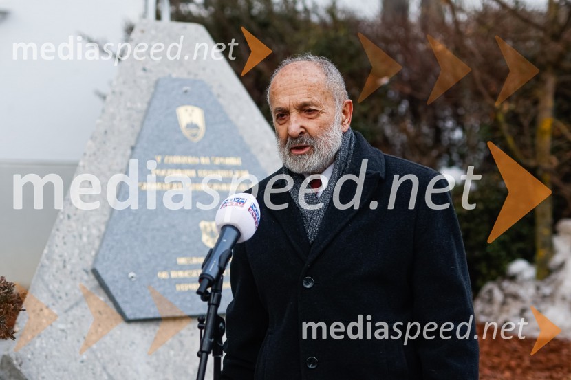 Odkritje spominskega obeležja braniteljem vojne za samostojno Slovenijo