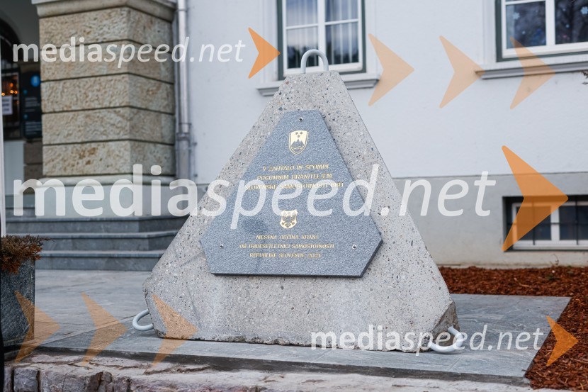 Odkritje spominskega obeležja braniteljem vojne za samostojno Slovenijo