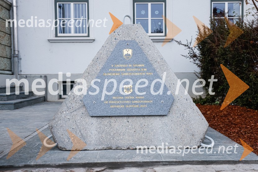 Odkritje spominskega obeležja braniteljem vojne za samostojno Slovenijo