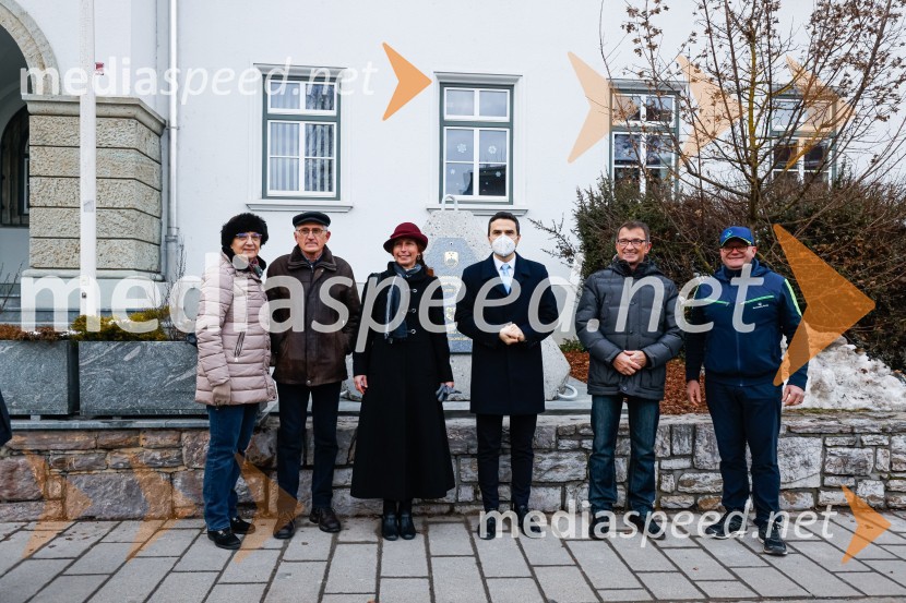  ... ;  ... ;  ... ;  Matej Tonin, podpredsednik vlade in minister za obrambo;  ... ;  Matjaž  Berčon, direktor Komunale KranjOdkritje spominskega obeležja braniteljem vojne za samostojno Slovenijo