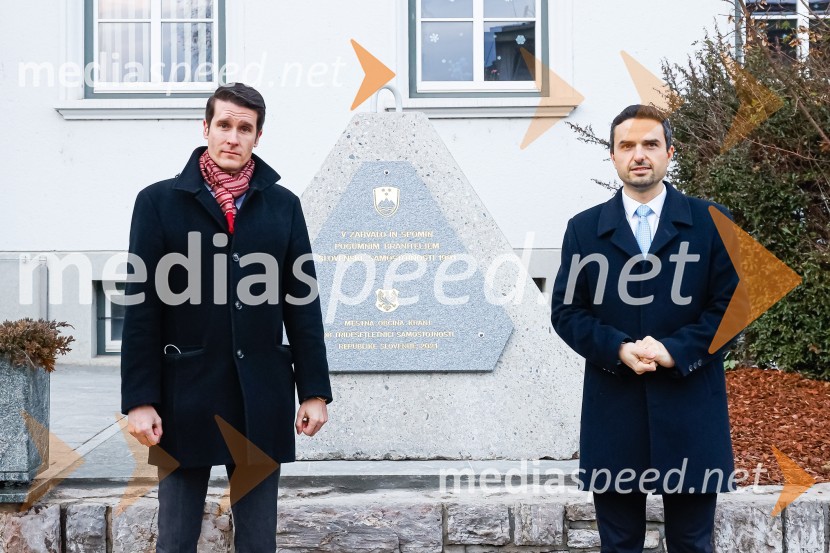  Janez Černe, podžupan Mestne občine Kranj;  Matej Tonin, podpredsednik vlade in minister za obramboOdkritje spominskega obeležja braniteljem vojne za samostojno Slovenijo