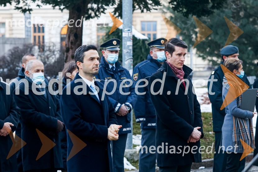  Matej Tonin, podpredsednik vlade in minister za obrambo;  Janez Černe, podžupan Mestne občine KranjOdkritje spominskega obeležja braniteljem vojne za samostojno Slovenijo