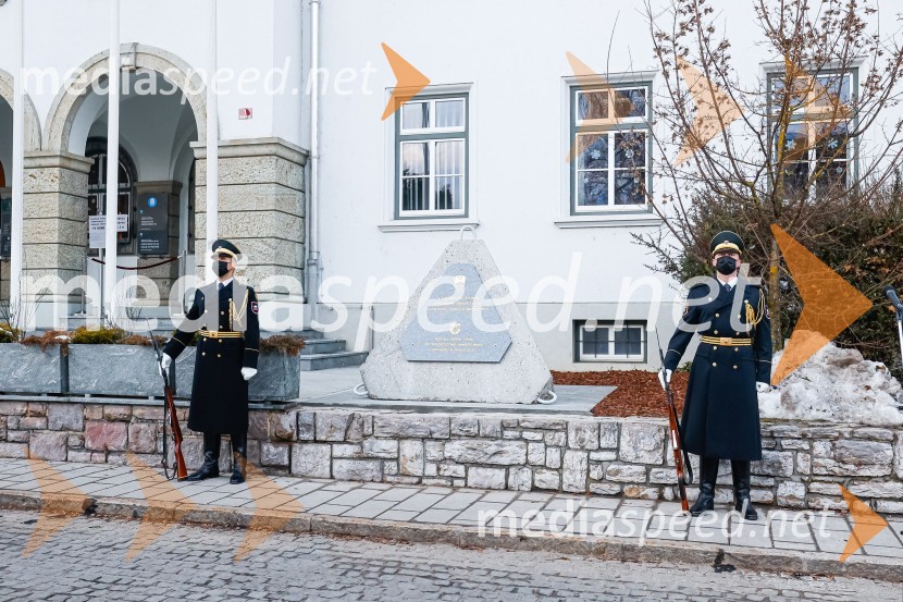 Odkritje spominskega obeležja braniteljem vojne za samostojno Slovenijo