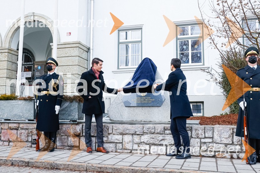  Janez Černe, podžupan Mestne občine Kranj;  Matej Tonin, podpredsednik vlade in minister za obramboOdkritje spominskega obeležja braniteljem vojne za samostojno Slovenijo