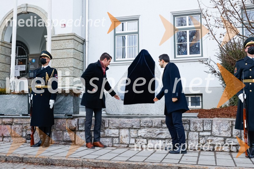  Janez Černe, podžupan Mestne občine Kranj;  Matej Tonin, podpredsednik vlade in minister za obramboOdkritje spominskega obeležja braniteljem vojne za samostojno Slovenijo