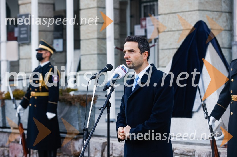  Matej Tonin, podpredsednik vlade in minister za obramboOdkritje spominskega obeležja braniteljem vojne za samostojno Slovenijo