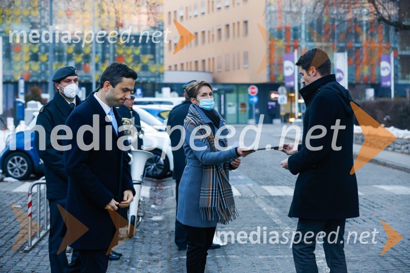  Matej Tonin, podpredsednik vlade in minister za obrambo;  Ines Šmon, MOK;  Janez Černe, podžupan Mestne občine KranjOdkritje spominskega obeležja braniteljem vojne za samostojno Slovenijo