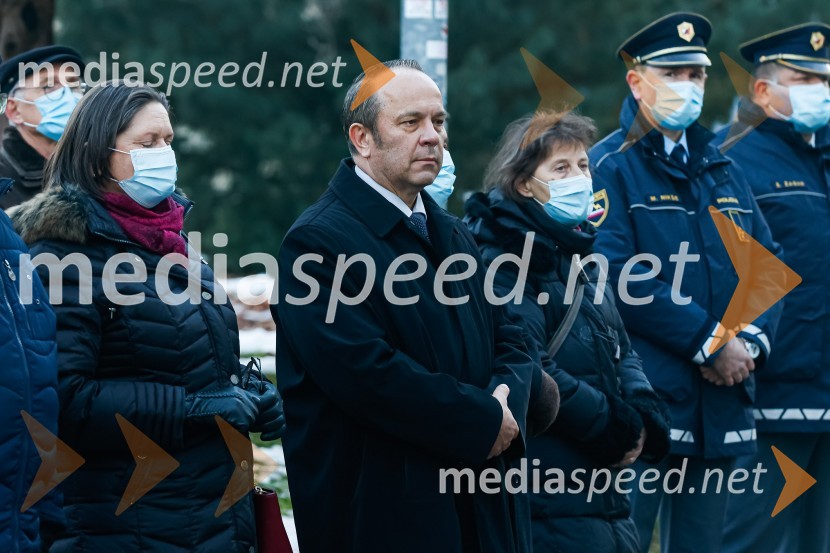  Branko Grims, poslanec SDSOdkritje spominskega obeležja braniteljem vojne za samostojno Slovenijo