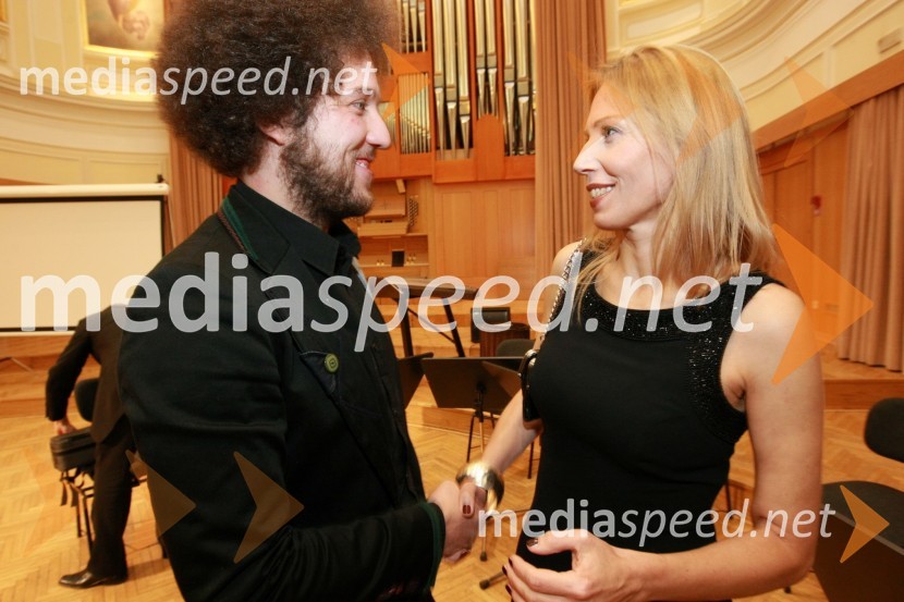 Janez Dovč, harmonikaš in Vilma Štritof Čretnik, koscenaristka in dramaturginja filma o Almi KarlinDobrodelni koncert Društva poslovnih žensk FAM za film o Almi Karlin