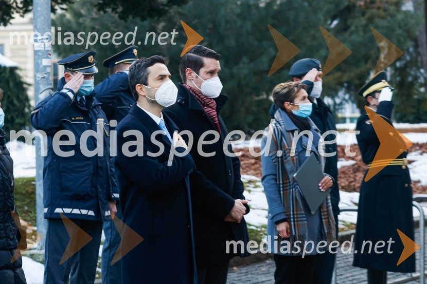  Matej Tonin, podpredsednik vlade in minister za obrambo;  Janez Černe, podžupan Mestne občine KranjOdkritje spominskega obeležja braniteljem vojne za samostojno Slovenijo