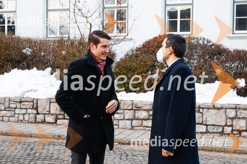  Janez Černe, podžupan Mestne občine Kranj;  Matej Tonin, podpredsednik vlade in minister za obramboOdkritje spominskega obeležja braniteljem vojne za samostojno Slovenijo