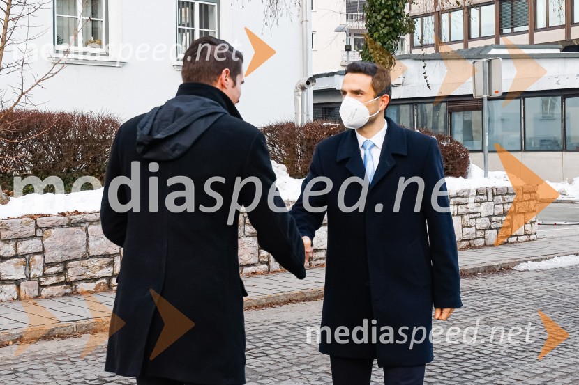  Janez Černe, podžupan Mestne občine Kranj;  Matej Tonin, podpredsednik vlade in minister za obramboOdkritje spominskega obeležja braniteljem vojne za samostojno Slovenijo