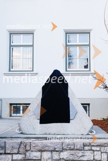 Odkritje spominskega obeležja braniteljem vojne za samostojno Slovenijo