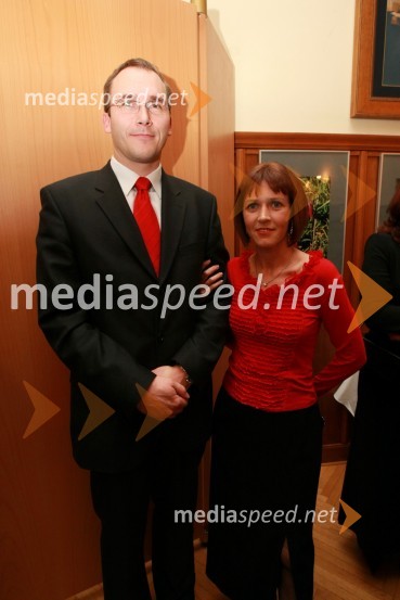 Rasto Oderlap, namestnik direktorja AC - Intercar d.o.o. z ženo KarmenDobrodelni koncert Društva poslovnih žensk FAM za film o Almi Karlin