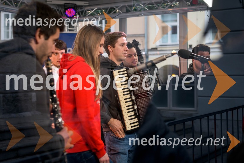  Lucija Selak, pevka, Ansambel Saša Avsenika;  Sašo Avsenik, glasbenik, Ansambel Saša Avsenika28-urni dobrodelni maraton Radia 1