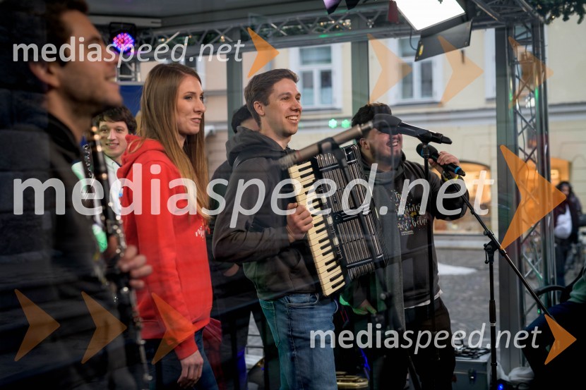  Lucija Selak, pevka, Ansambel Saša Avsenika;  Sašo Avsenik, glasbenik, Ansambel Saša Avsenika28-urni dobrodelni maraton Radia 1