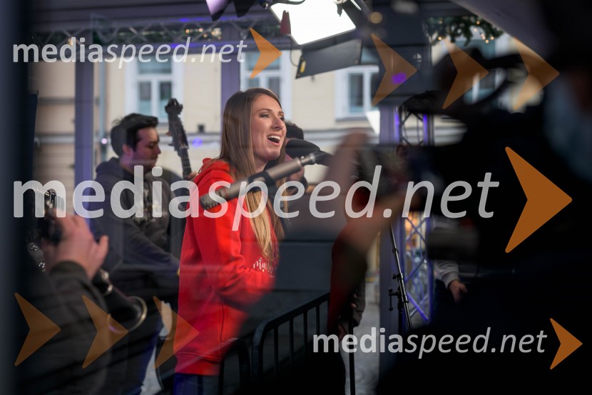  Lucija Selak, pevka, Ansambel Saša Avsenika28-urni dobrodelni maraton Radia 1