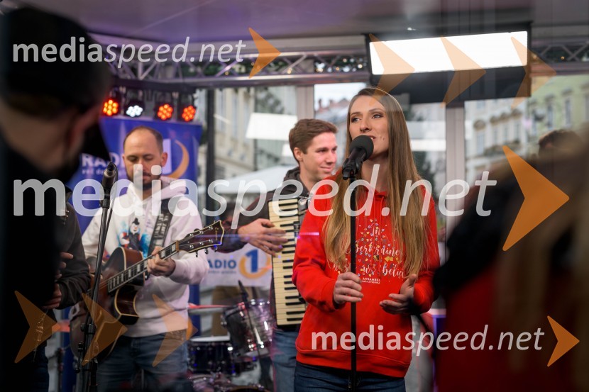  Matic Plevel, Ansambel Saša Avsenika;  Sašo Avsenik, glasbenik, Ansambel Saša Avsenika;  Lucija Selak, pevka, Ansambel Saša Avsenika28-urni dobrodelni maraton Radia 1