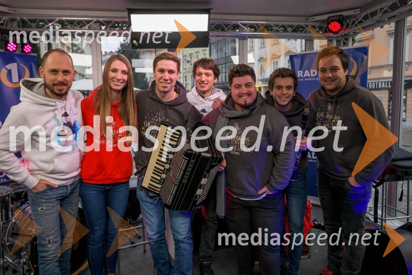  Matic Plevel, Ansambel Saša Avsenika;  Lucija Selak, pevka, Ansambel Saša Avsenika;  Sašo Avsenik, glasbenik, Ansambel Saša Avsenika;  Denis  Daneu, trobentač;  Luka Sešek, pevec;  Tommy Budin, klarinetist;  Aleš Jurman, Ansambel Saša Avsenika28-urni dobrodelni maraton Radia 1