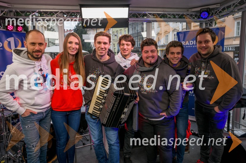  Matic Plevel, Ansambel Saša Avsenika;  Lucija Selak, pevka, Ansambel Saša Avsenika;  Sašo Avsenik, glasbenik, Ansambel Saša Avsenika;  Denis  Daneu, trobentač;  Luka Sešek, pevec;  Tommy Budin, klarinetist;  Aleš Jurman, Ansambel Saša Avsenika28-urni dobrodelni maraton Radia 1