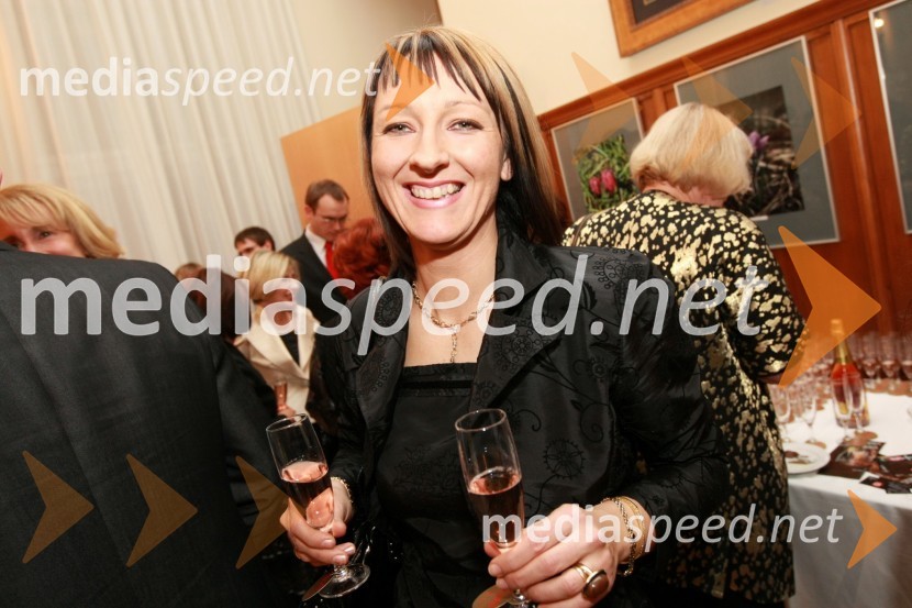 Valerija Frangež, solastnica in izvršna direktorica podjetja Frangeževa peninaDobrodelni koncert Društva poslovnih žensk FAM za film o Almi Karlin