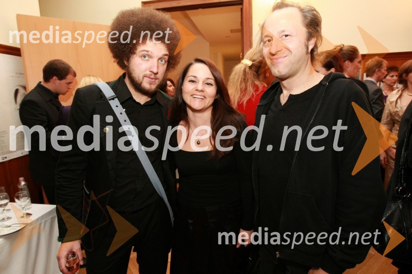 Janez Dovč, harmonikaš, Katja Verder, event managerka na Uradu RS za komuniciranje in Nino Mureškič, tolkalistDobrodelni koncert Društva poslovnih žensk FAM za film o Almi Karlin