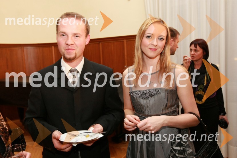 Miha Kadunc, glasbenik in njegovo dekle Tina Gačnik - Tiana, pevkaDobrodelni koncert Društva poslovnih žensk FAM za film o Almi Karlin